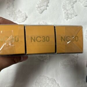 M.A.C foundation NC 30